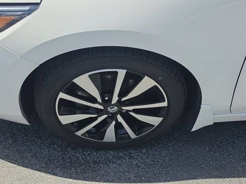 Used 2023 Nissan Sentra SV w/ SV Premium Package FWD image 10