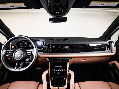 Certified 2026 Porsche Cayenne AWD/4WD image 25