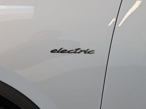 Used 2024 Porsche Macan 4 Electric AWD/4WD image 5