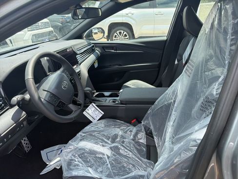 Used 2026 Toyota Camry SE FWD image 2