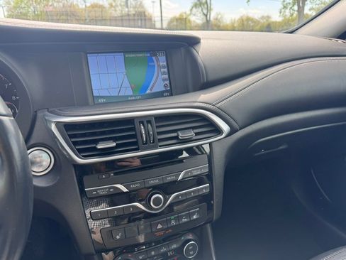 Used 2018 INFINITI QX30 Premium w/ Navigation Package AWD/4WD image 15