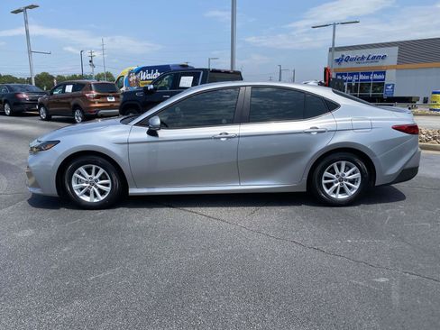 Used 2026 Toyota Camry LE w/ Convenience Package FWD image 4