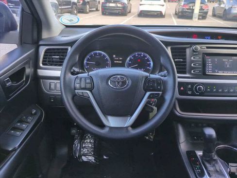 Certified 2018 Toyota Highlander LE FWD image 16