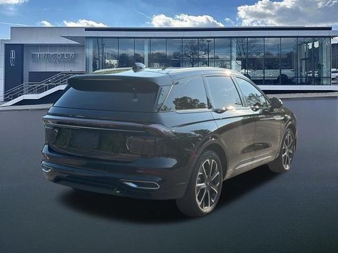Used 2024 Lincoln Nautilus Reserve w/ Equipment Group 203A AWD/4WD image 8