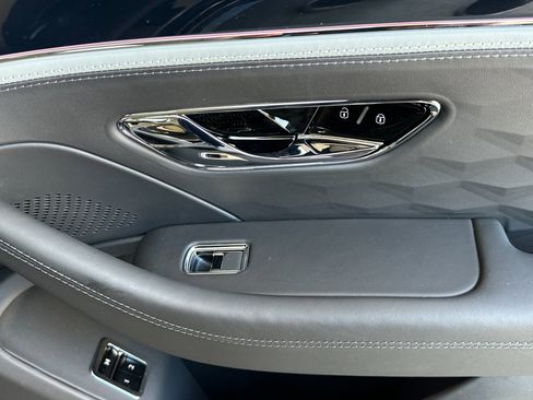 New 2025 Bentley Flying Spur Plug-In Hybrid image 17