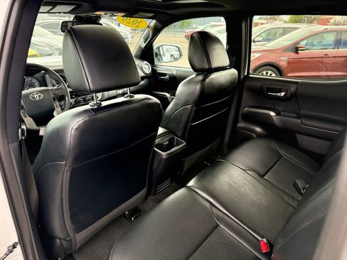 Used 2020 Toyota Tacoma TRD Off-Road w/ TRD Premium Off Road Package image 16