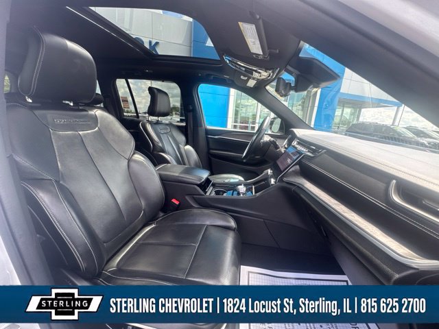 Used 2022 Jeep Grand Cherokee Overland w/ Luxury Tech Group IV AWD/4WD image 10