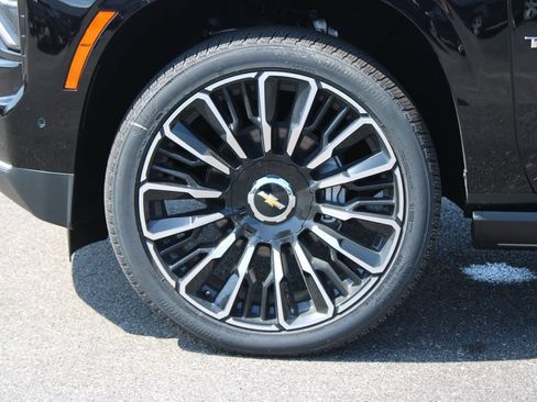 New 2026 Chevrolet Tahoe High Country AWD/4WD image 19