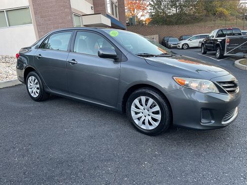 Used 2013 Toyota Corolla LE image 2