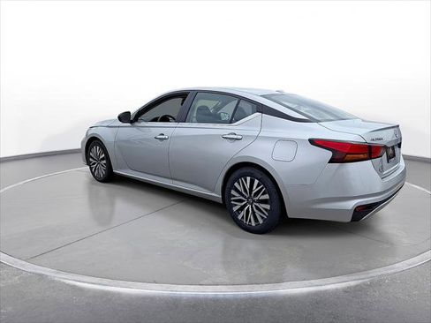 Used 2024 Nissan Altima 2.5 SV image 6