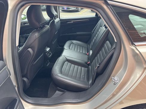 Used 2015 Ford Fusion SE w/ Equipment Group 502A FWD image 18