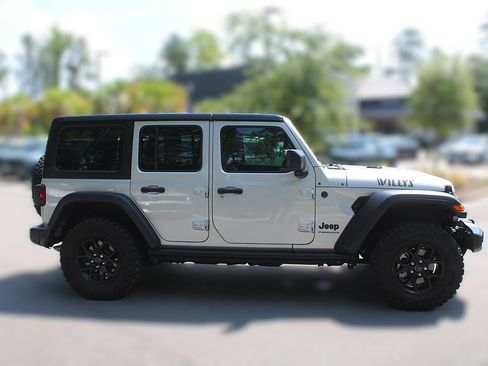 Used 2024 Jeep Wrangler Unlimited Sport AWD/4WD image 13