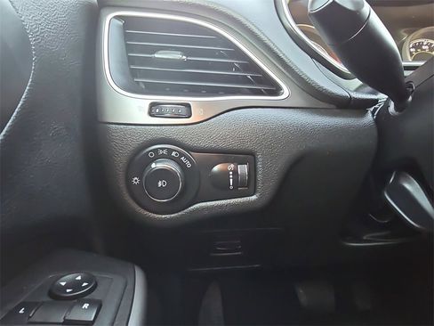 Used 2019 Jeep Cherokee Latitude w/ Popular Appearance Group image 26