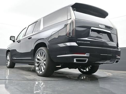 New 2026 Cadillac Escalade ESV Luxury w/ LPO, Radiant Package AWD/4WD image 44