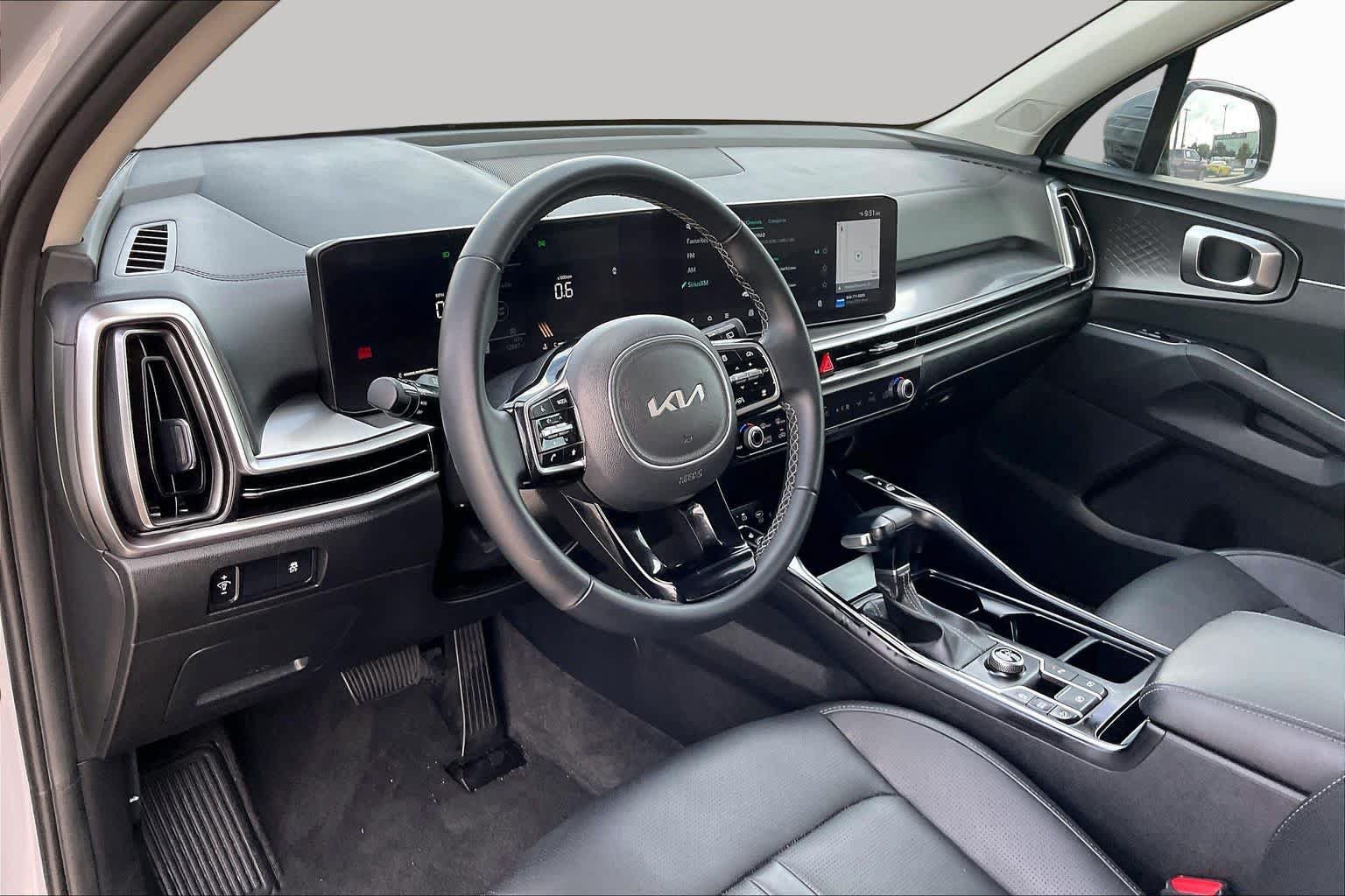 Used 2025 Kia Sorento S w/ Panoramic Sunroof Package FWD image 18