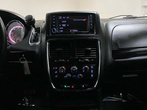 Used 2020 Dodge Grand Caravan SE image 19