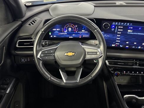 Used 2024 Chevrolet Traverse LT FWD image 12