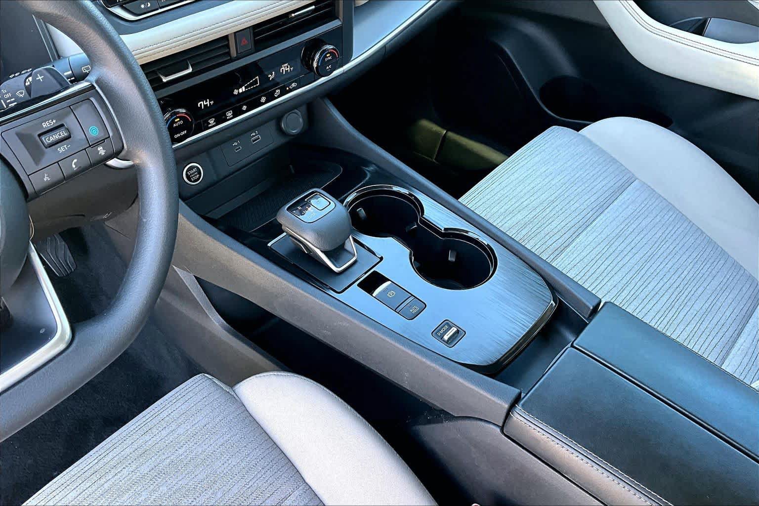 Certified 2023 Nissan Rogue SV FWD image 16