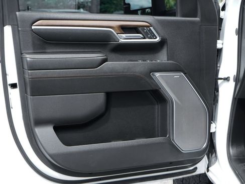 Used 2024 Chevrolet Silverado 2500 High Country w/ High Country Premium Package AWD/4WD image 16