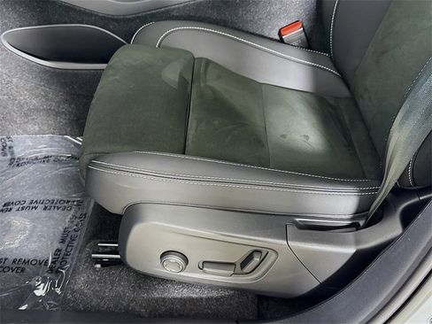 Certified 2023 Volvo XC40 Recharge Ultimate image 19