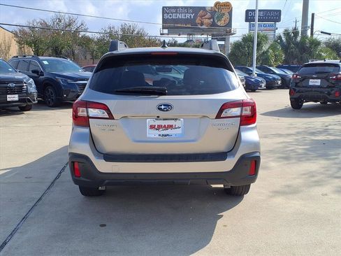 Used 2018 Subaru Outback 3.6R Limited image 6