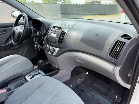Used 2010 Hyundai Elantra GLS FWD image 19