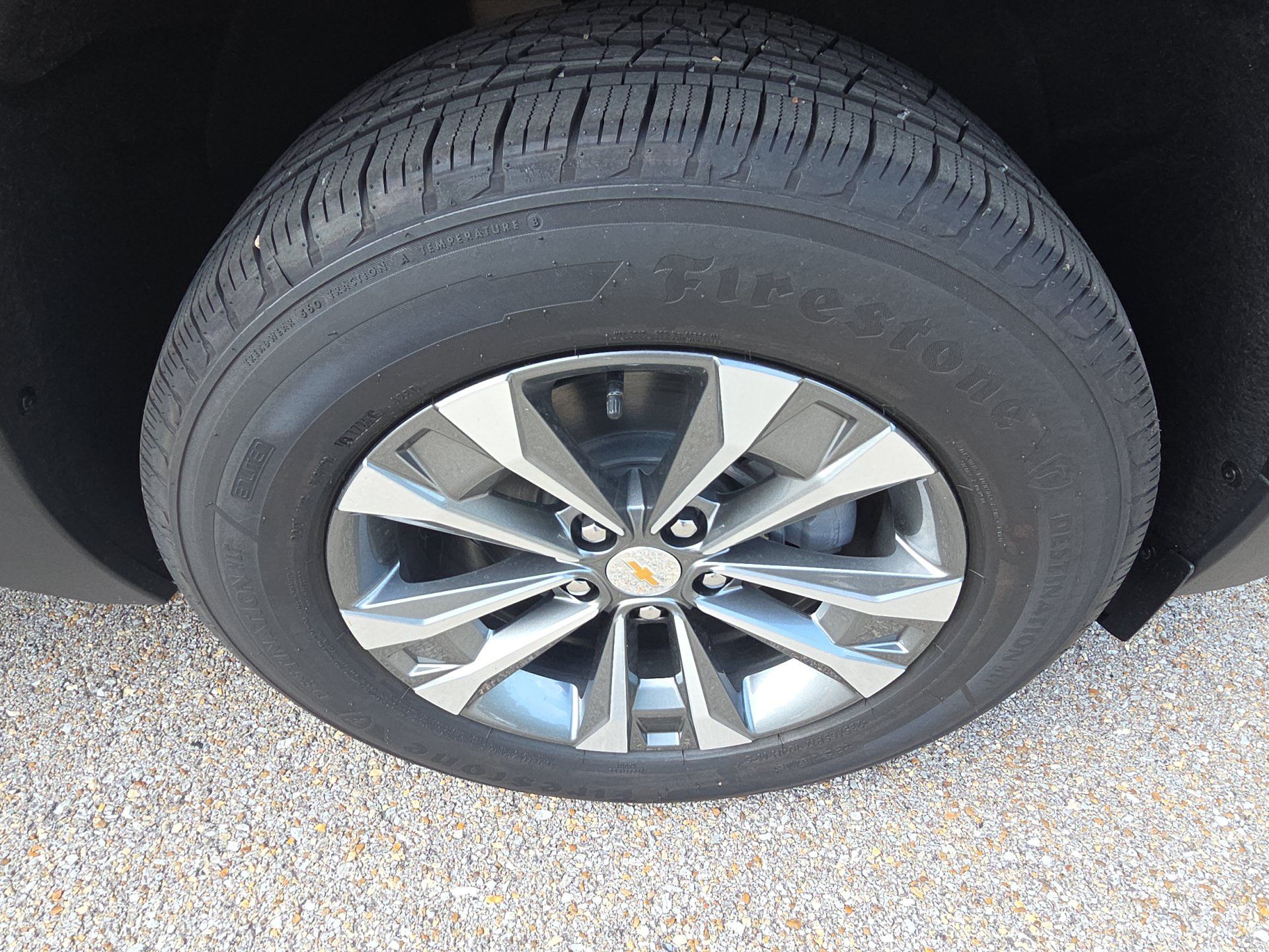 New 2027 Chevrolet Equinox LT w/ Convenience Package II FWD image 10