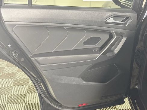 Certified 2022 Volkswagen Tiguan SE w/ Panoramic Sunroof Package AWD/4WD image 20
