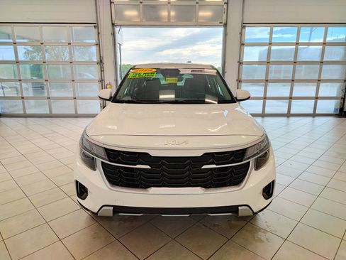 Used 2024 Kia Seltos LX AWD/4WD image 8