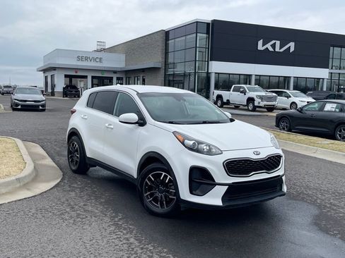 Used 2020 Kia Sportage LX image 2