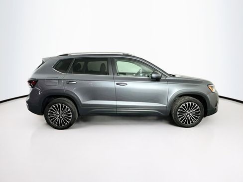 Used 2025 Volkswagen Taos SE FWD image 10