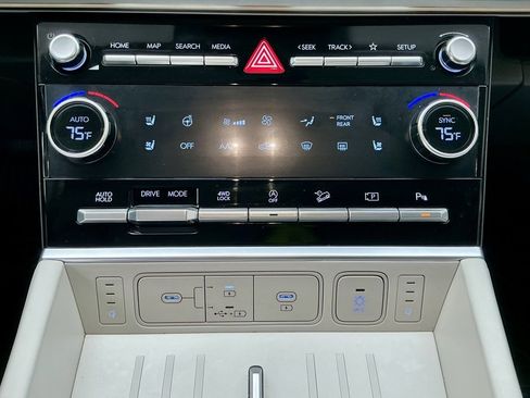 Used 2025 Hyundai Santa Fe Calligraphy image 33