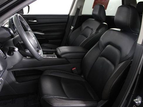 Certified 2023 Nissan Pathfinder SL w/ Black Appearance Package FWD image 21
