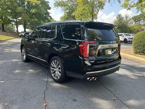Used 2022 GMC Yukon Denali w/ Denali Premium Package AWD/4WD image 3
