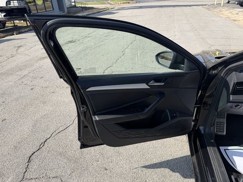 Used 2025 Volkswagen Jetta Sport FWD image 9