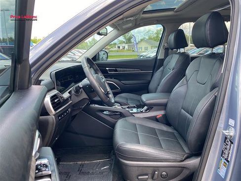 Used 2024 Kia Telluride EX w/ EX Captain's Chair Package FWD image 11