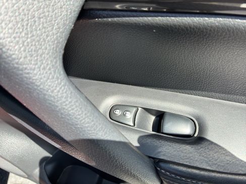 Used 2019 Nissan Rogue SV w/ Premium Package FWD image 59