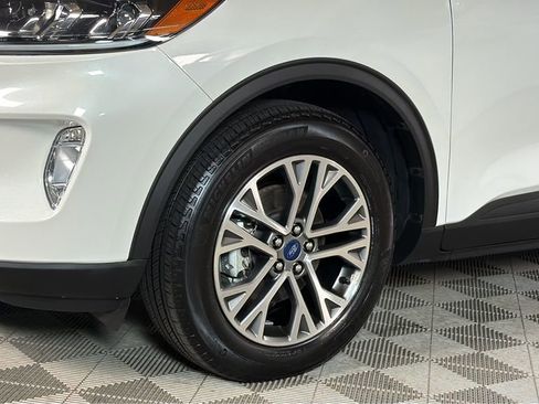 Used 2022 Ford Escape SEL image 4