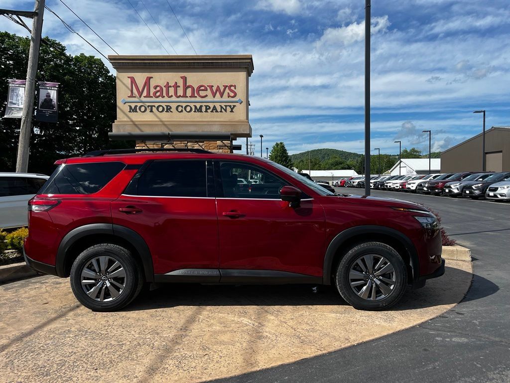 Used 2025 Nissan Pathfinder SV AWD/4WD image 4