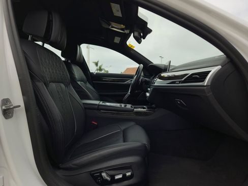 Used 2022 BMW 745e xDrive w/ M Sport Package image 21