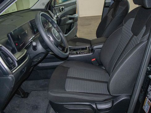 Used 2024 Kia Sorento LX image 7