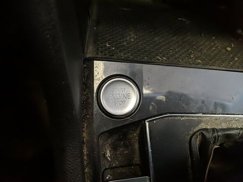 Used 2018 Volkswagen Tiguan SEL w/ 3rd Row Seat Package image 27