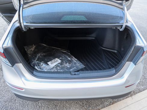 Used 2024 Honda Accord Sport image 14