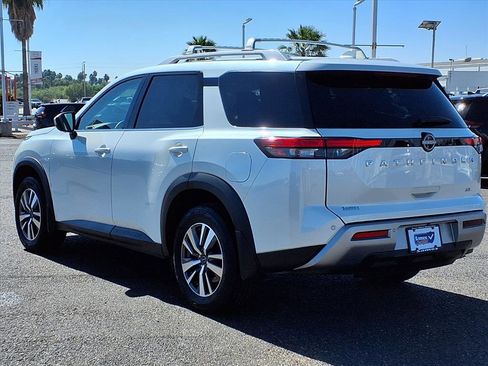 Certified 2024 Nissan Pathfinder SL image 5