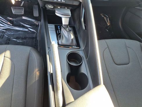 Used 2025 Hyundai Elantra SE image 19