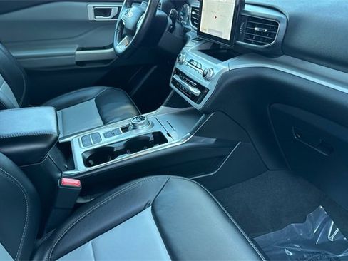Used 2022 Ford Explorer XLT w/ Equipment Group 202A image 20