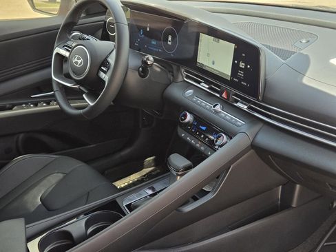 New 2026 Hyundai Elantra Limited FWD image 8
