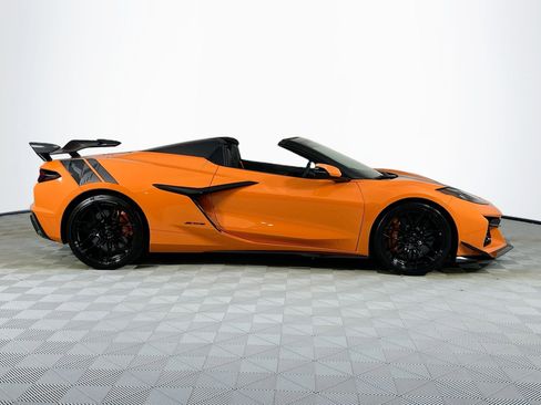 Used 2023 Chevrolet Corvette Z06 w/ Z07 Performance Package RWD image 4