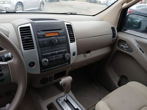 Used 2011 Nissan Frontier SV image 12
