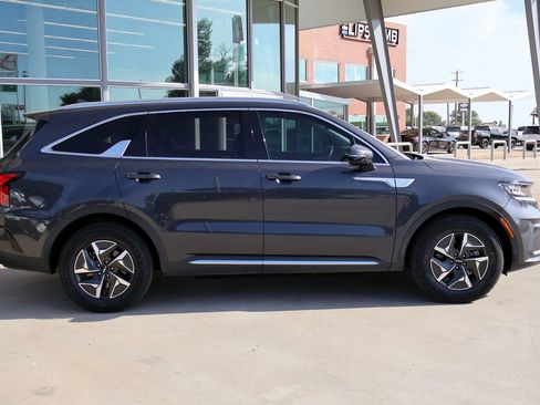 Used 2022 Kia Sorento S FWD image 5